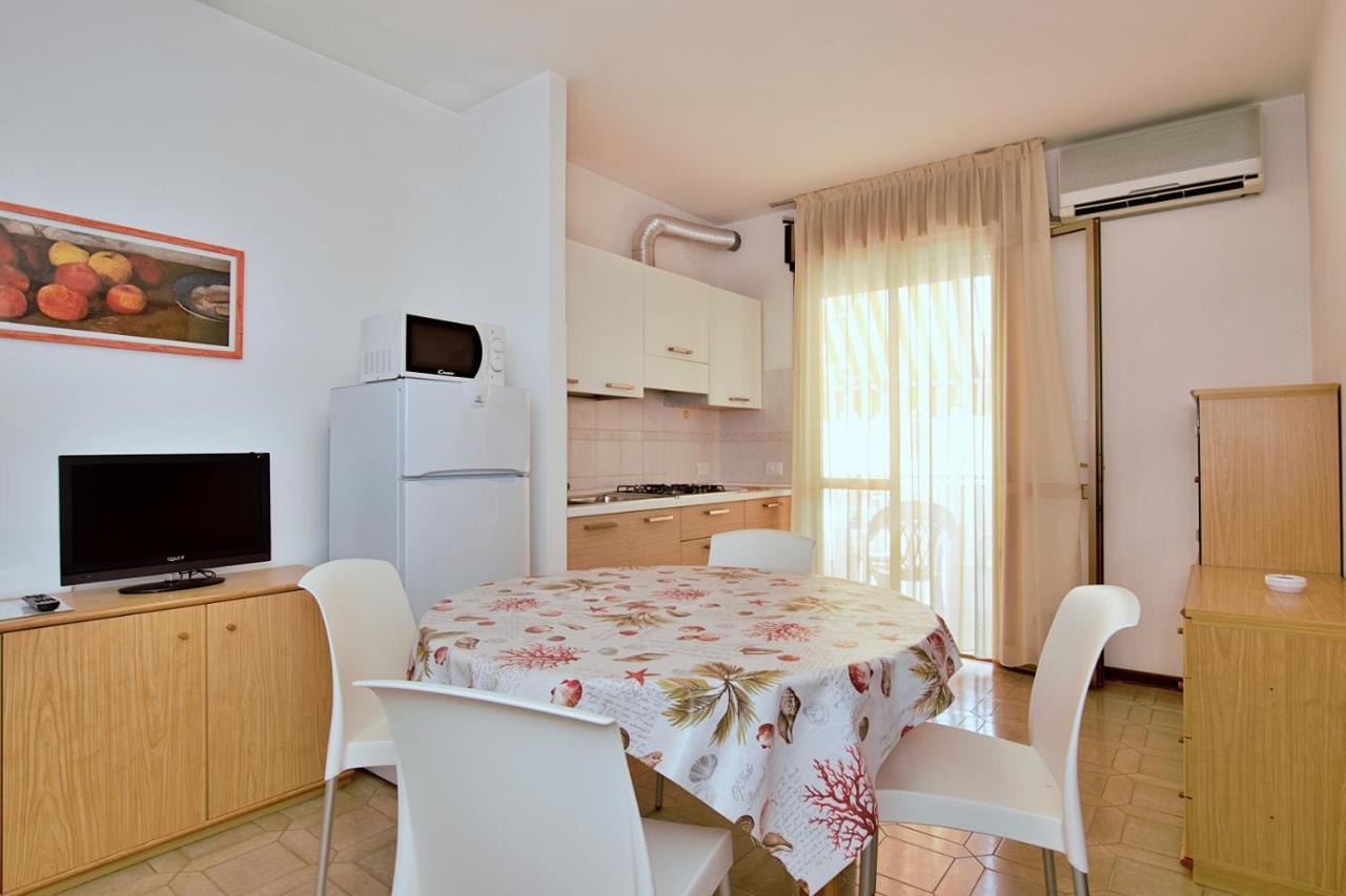 Residenza Canova Lignano Sabbiadoro Luaran gambar