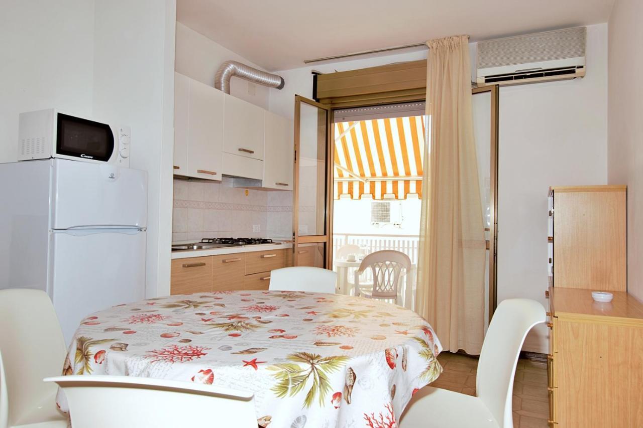 Residenza Canova Lignano Sabbiadoro Luaran gambar