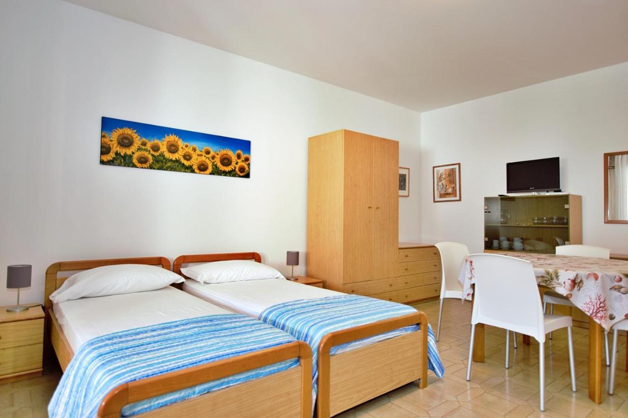 Residenza Canova Lignano Sabbiadoro Luaran gambar