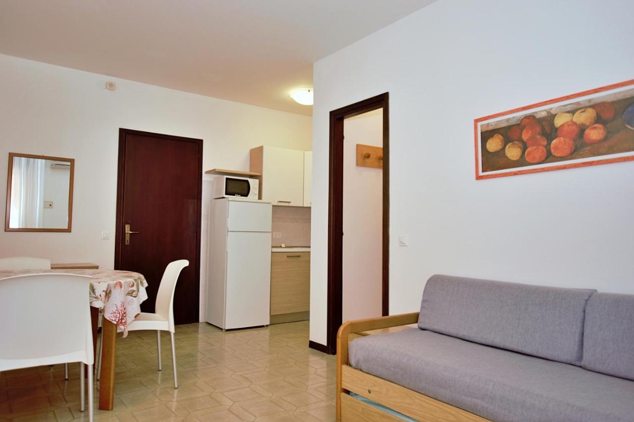 Residenza Canova Lignano Sabbiadoro Luaran gambar