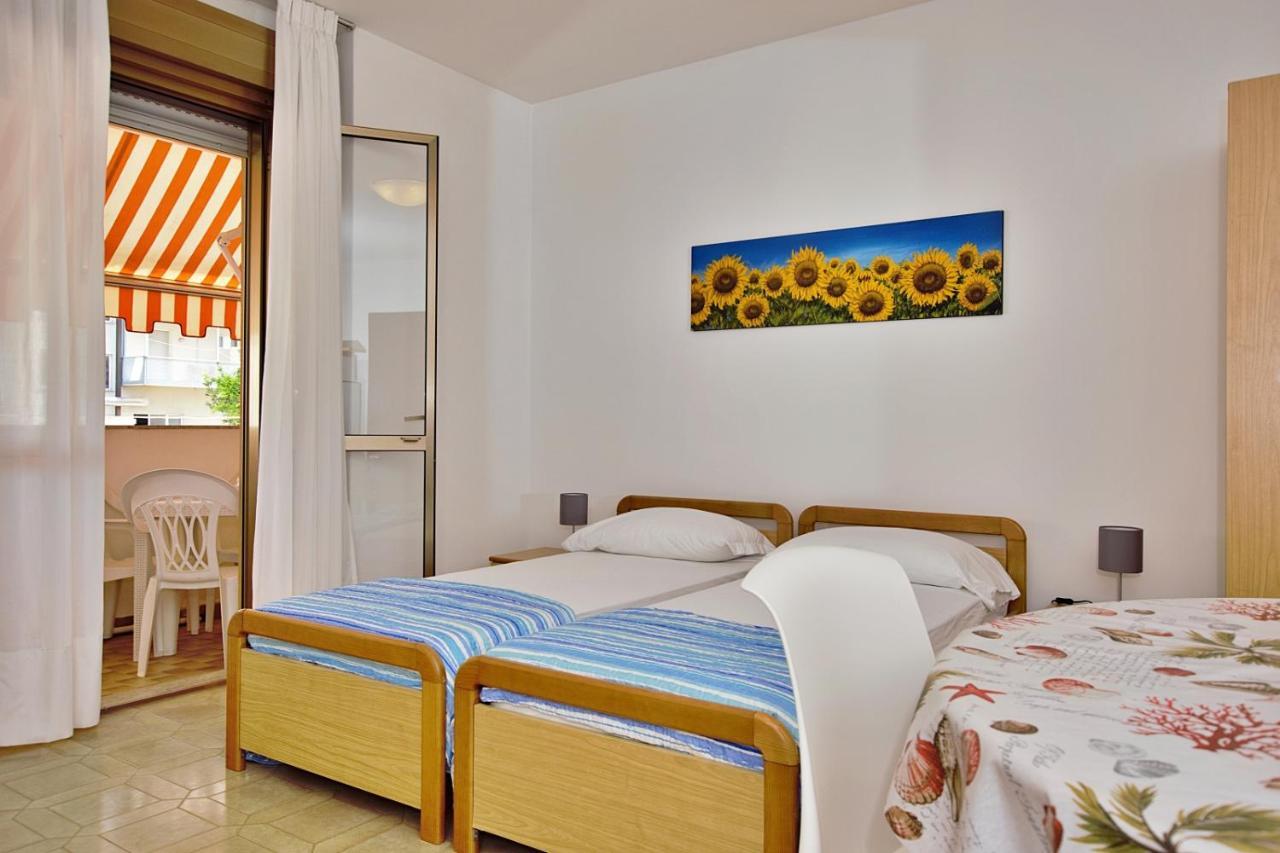 Residenza Canova Lignano Sabbiadoro Luaran gambar